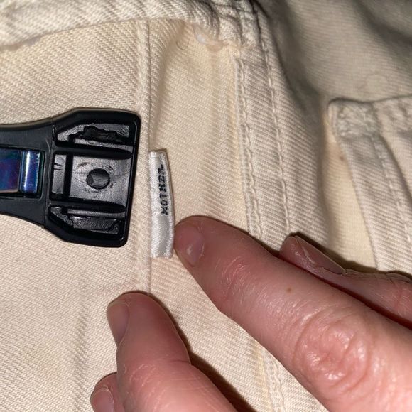 Mother Jeans The Drop Out Soft Focus in Almond White Jeans, Size 28, MSRP $228 - Picture 6 of 15